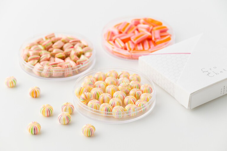 京あめ 各540円。手前から左まわり：白絹手鞠（40g）、京桜（35g）、フューシャピンク（35g）。