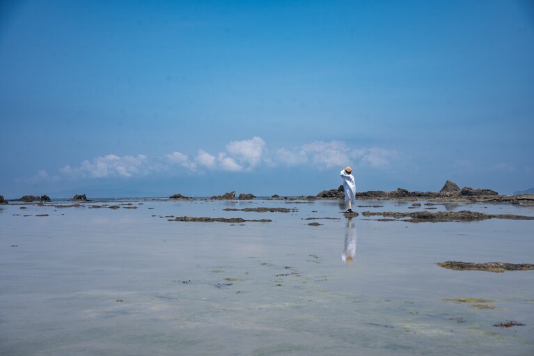 「初夏の佐渡島」　筧 悠里恵 「万畳敷」 海に反射した私。