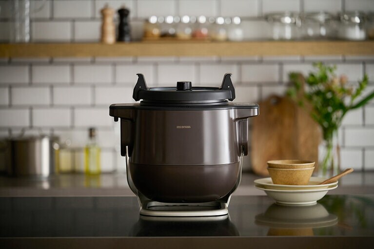 アイリスオーヤマ「自動かくはん式調理機　CHEF DRUM」オープン価格(実勢価格7万円前後)。