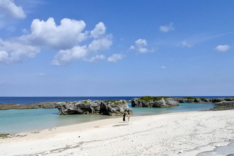 リーフが外海の波をブロックし、いつも穏やか。