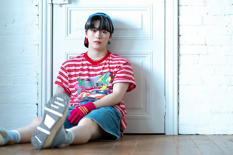 インタビュ―中は楽しく笑いをとっていた木全さんですが、撮影では纏う空気が変わります。