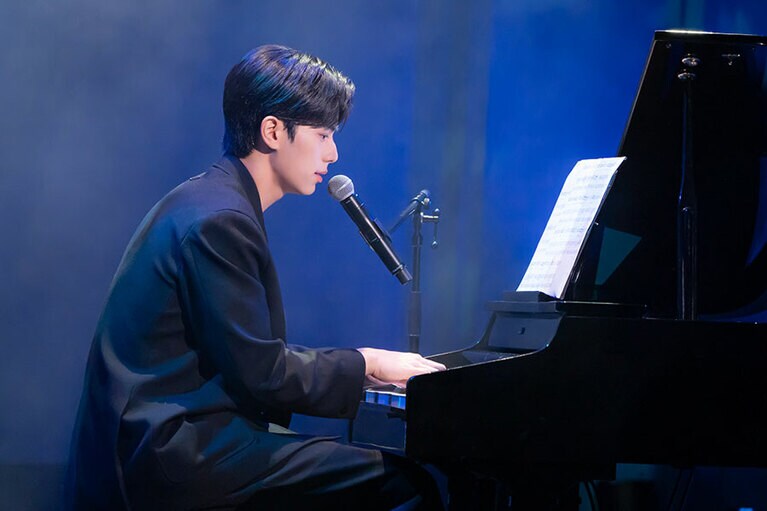今年10月には日本で単独ファンミーティングを開催。ピアノの弾き語りも披露。©LEE CHAEMIN Japan Official Fanclub
