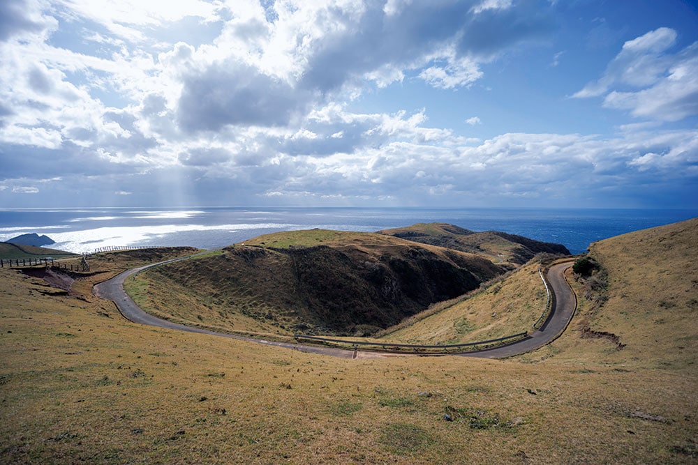 【知夫里島】360度、見渡す限り放牧地の「赤ハゲ山」。