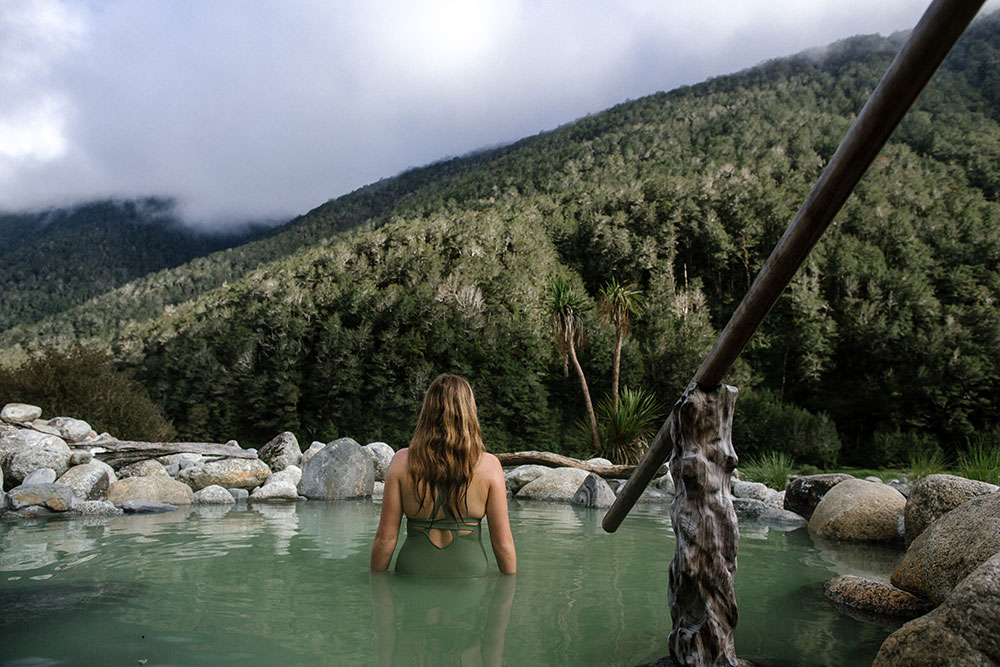 サザンアルプス山系の迫力のパノラマビューを眺めながら、天然温泉を満喫。ⒸMaruia Hot Springs
