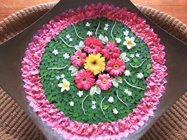 色鮮やかに描く花のマンダラをフィリピンの5ツ星リゾートで学ぶ トラベルライターの旅のデジカメ虫干しノート