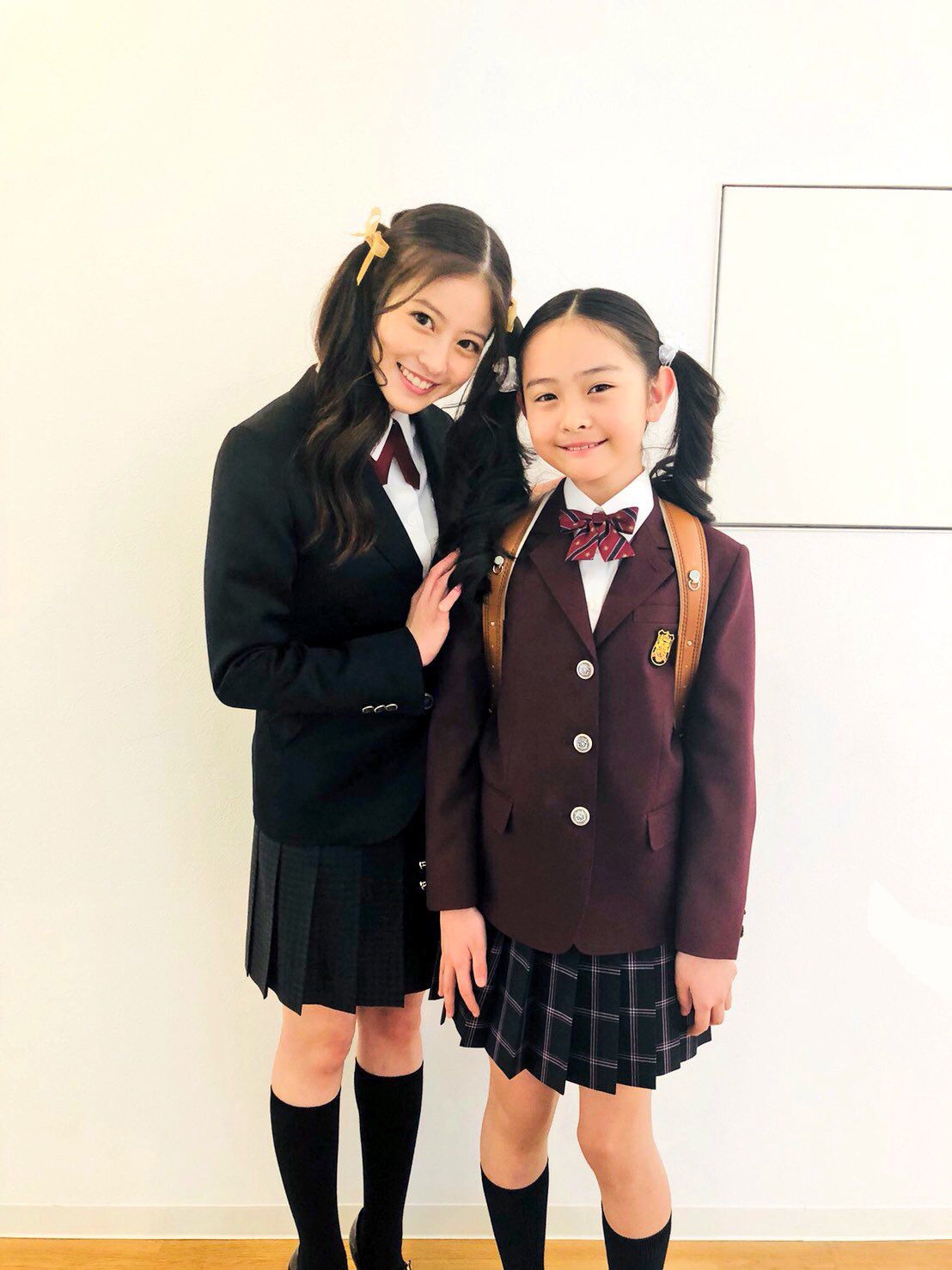 左が今田美桜演じる真矢愛莉。写真はドラマ公式Xより
