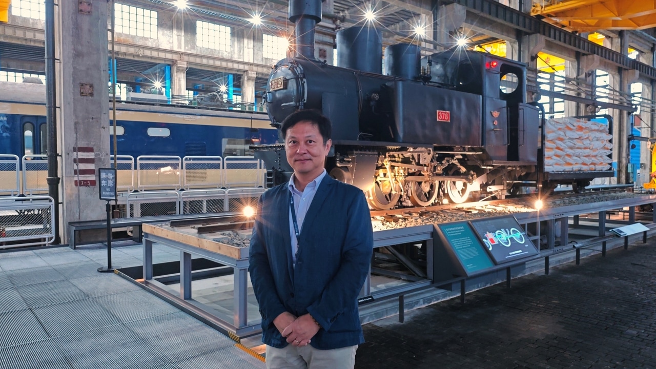 子どもの頃から鉄道を愛し、現在は主任(博物館運営の最高責任者)を務める鄭銘彰さん。