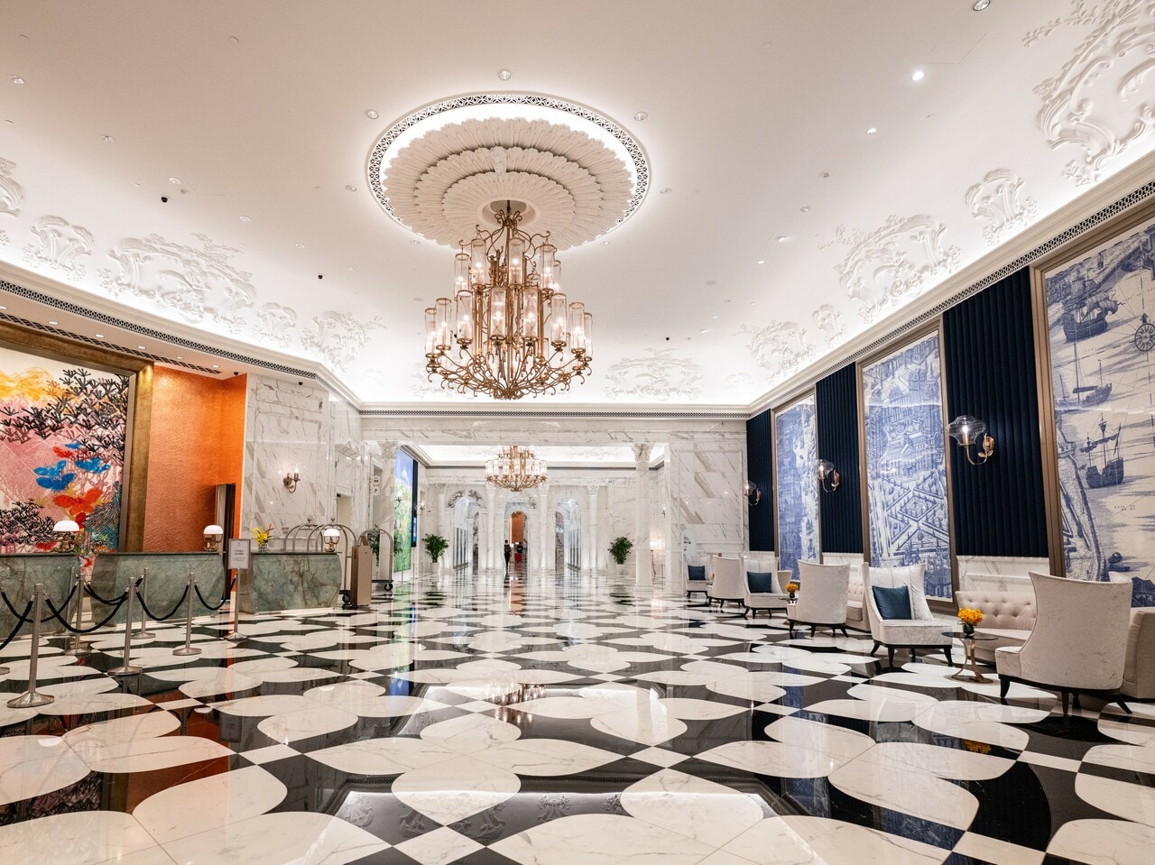 「グランド リスボア パレス マカオ」の壮麗なロビーエリア。