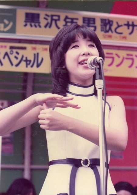 「年下の男の子」を歌うラン=伊藤蘭さん ©中山傑仁