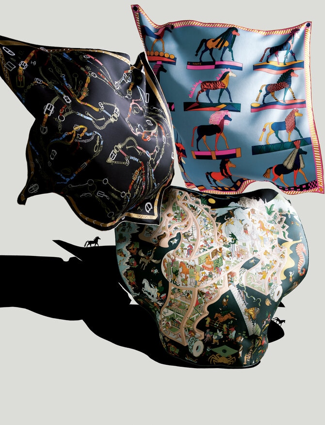 2ページ目)「衣擦れの音」朝吹真理子 ～シルクツイルのスカーフが象徴