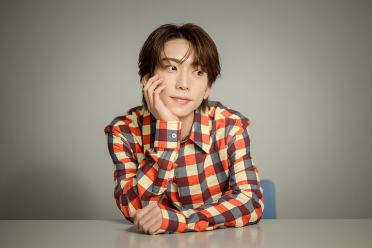 IMP.鈴木大河の“推し肌ケア”は朝晩のミルククレンジング。内側から溢れる美しさの秘訣は日々のメンテナンス