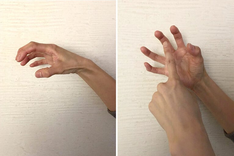 写真のように指の関節をしっかりと曲げて使う。第2関節からしっかりと曲げるのがポイント。