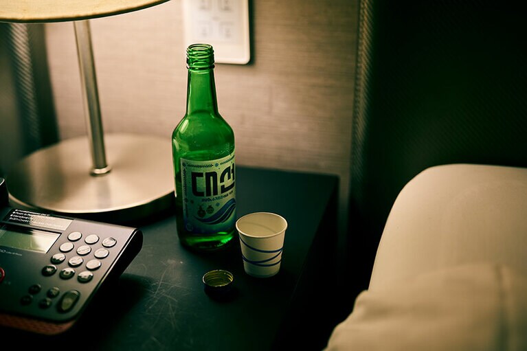 釜山を代表する焼酎といえば「デソン」。アルコール度数16.9％、360mlでW3,000。コンビニで購入して眠る前に一杯。