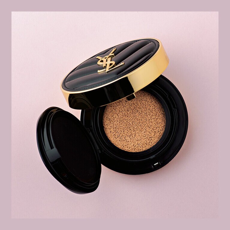 アンクル ド ポー ルクッションN SPF50＋・PA+++ 全7色 各8,000円／イヴ・サンローラン・ボーテ