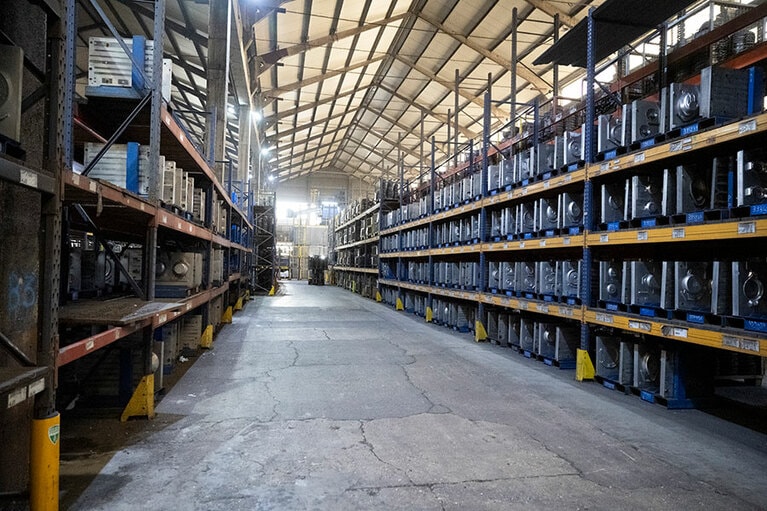 広々とした工場の様子。ストウブに買収される前は、暖房器具を製造する工場だったそう。