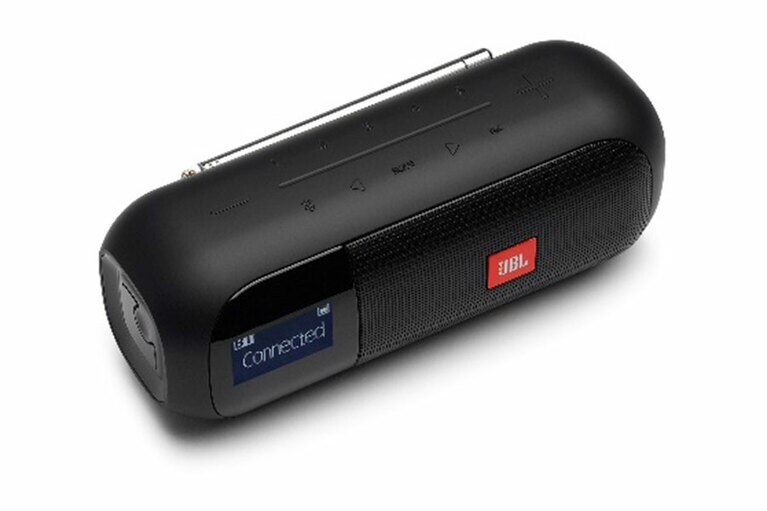 本体前面には、受信中のラジオ周波数やバッテリー残量が確認しやすい、スクロール表示式の液晶ディスプレイを搭載。