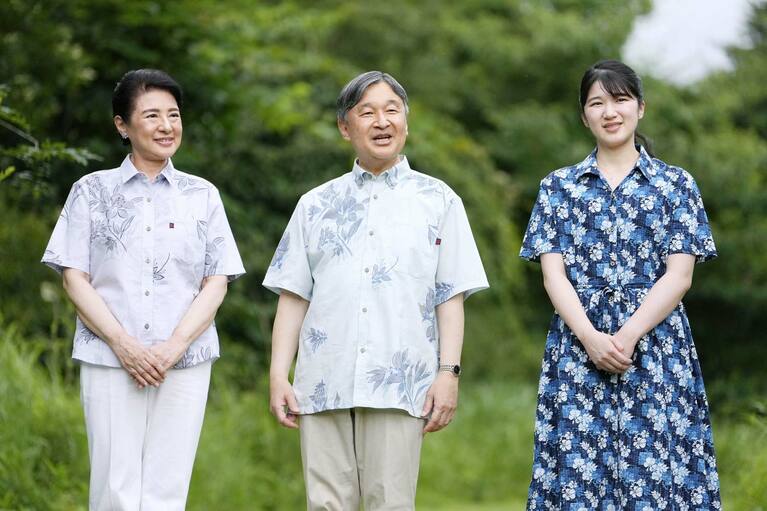 那須ご静養ではかしゆしウェアの「リンクコーデ」も披露された　©時事通信社