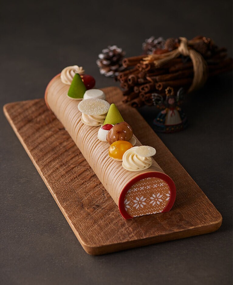 ザ・キャピトルホテル 東急「ブッシュ・ド・ノエル」(限定100個 26cm×6.5 cm／5,940円)。