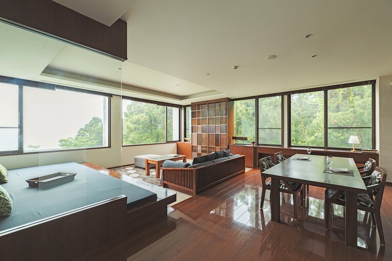 最上級の客室「サンカラ スイート」をはじめ、さまざまな贅沢空間がリゾート内に。