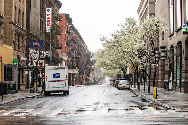 ロックダウンの街中では人影が見当たらない。©Ivan Kokoulin, 123RF