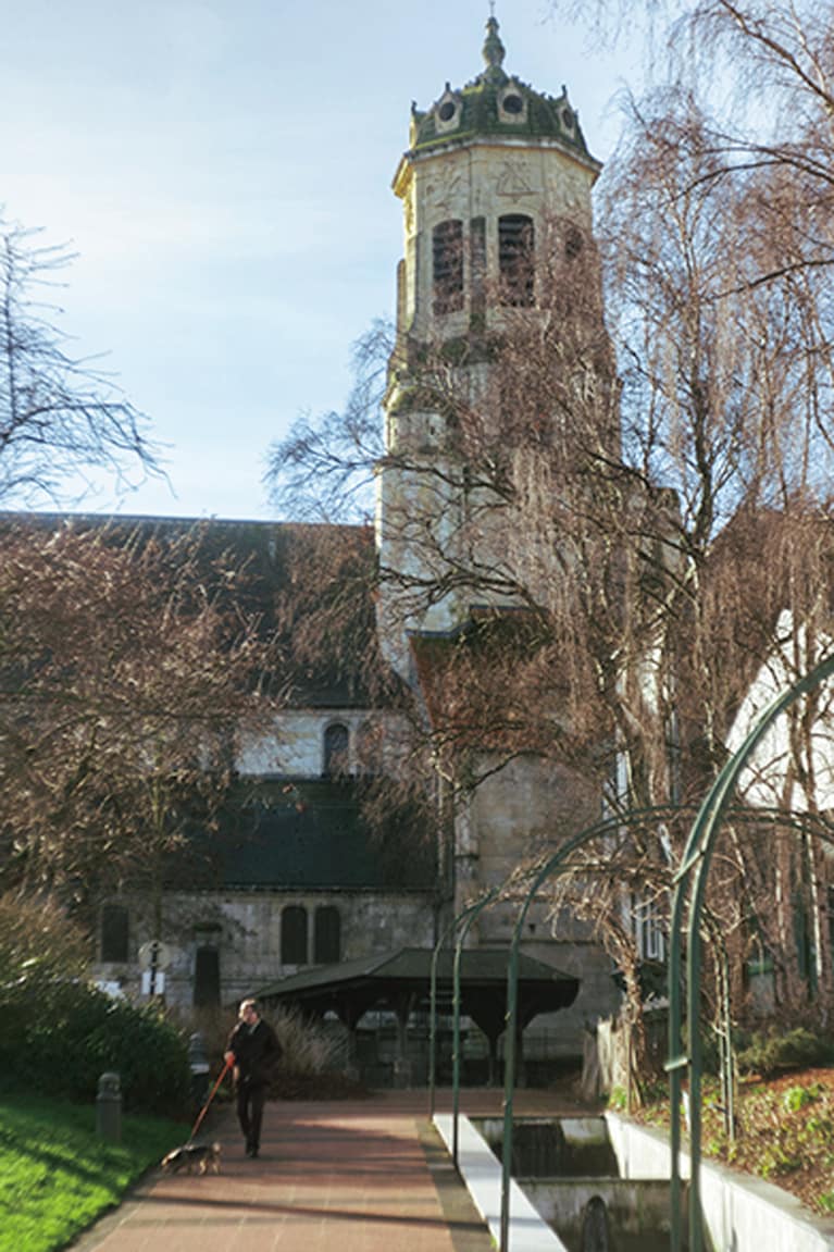 ゴシックとルネサンスが同居する聖レオナール教会。