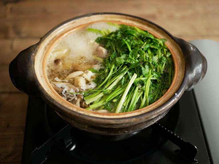 せり鍋。写真：kamadon/イメージマート