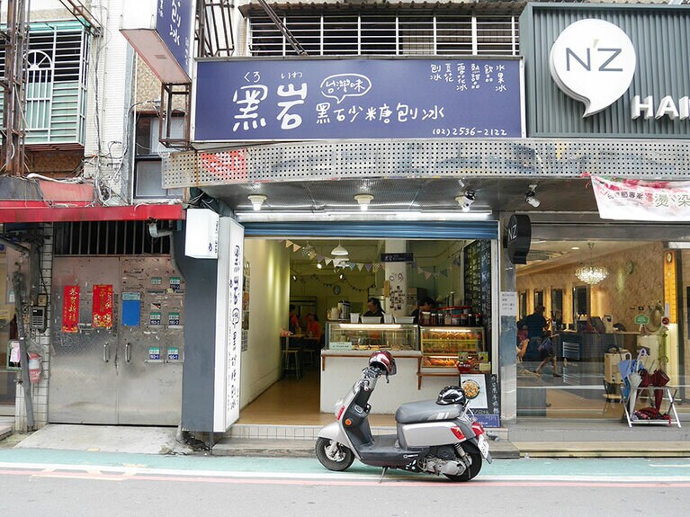 路地の中にある「陳記百果園」。