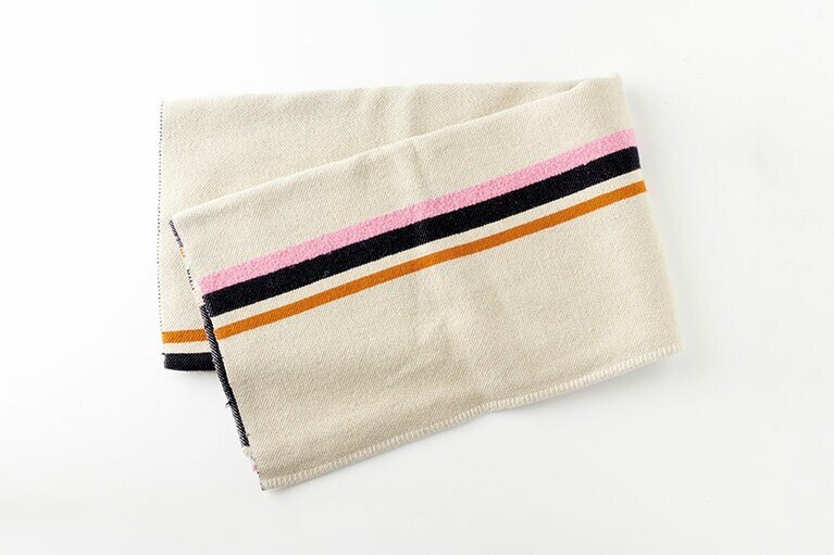 リバーシブル ボーダーラグ 180×150cm 36,000円／loomer