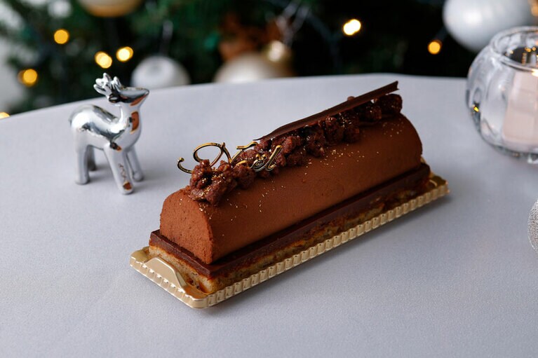 ウェスティンホテル東京「ミルクチョコレートとビターチョコレート ブッシュドノエル」(5cm×15cm／3,300円)※アルコール使用。