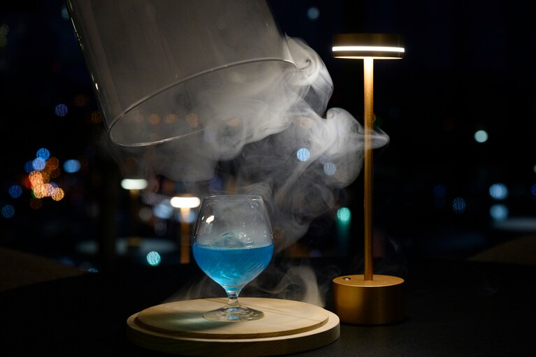 オリジナルカクテルのカーテンアップ 1,100円。