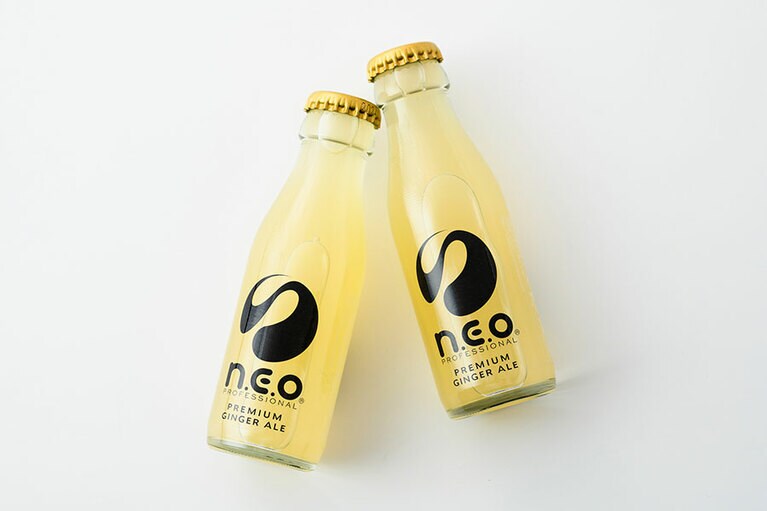 友桝飲料「n.e.o プロフェッショナルジンジャーエール」各150円（95ml）／佐賀県