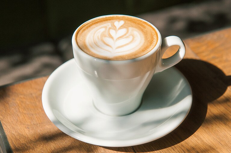 参拝客や地元客で賑わう門前町のカフェ