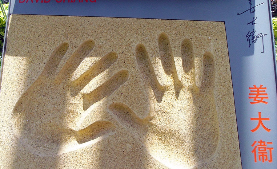 香港のガーデン・オブ・スターズ(星光花園)にあるデヴィッド・チャンの手形。