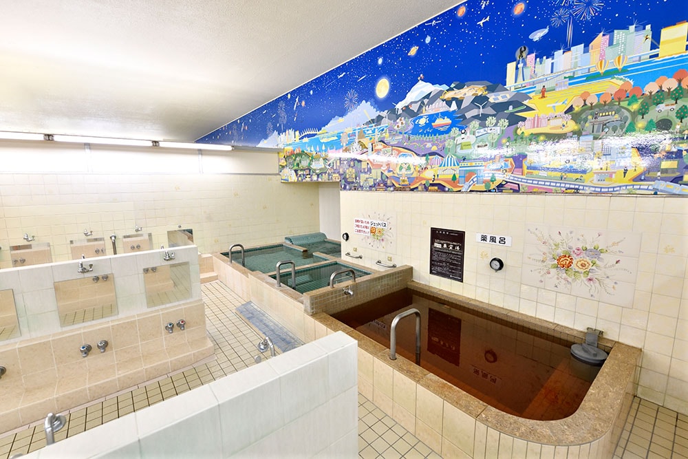 浴場に入ると、壁一面に宇宙が広がる背景画が。