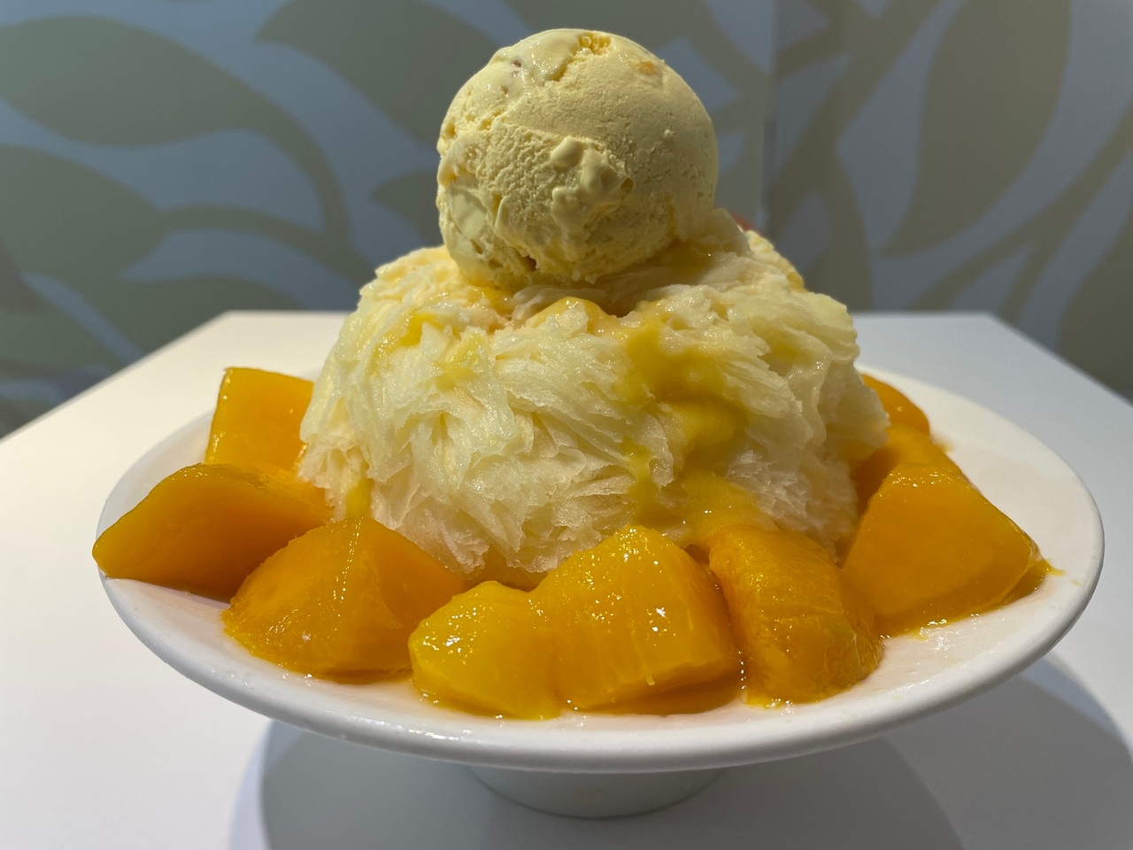 氷もマンゴー、トッピングのアイスもマンゴーという、まさにマンゴー尽くしの一品。ボリュームたっぷりなので、3人ほどでシェアするのがちょうどよさそうです。