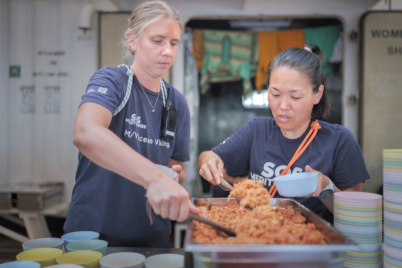 この日は300人分の食事を4時間かけて用意したという。