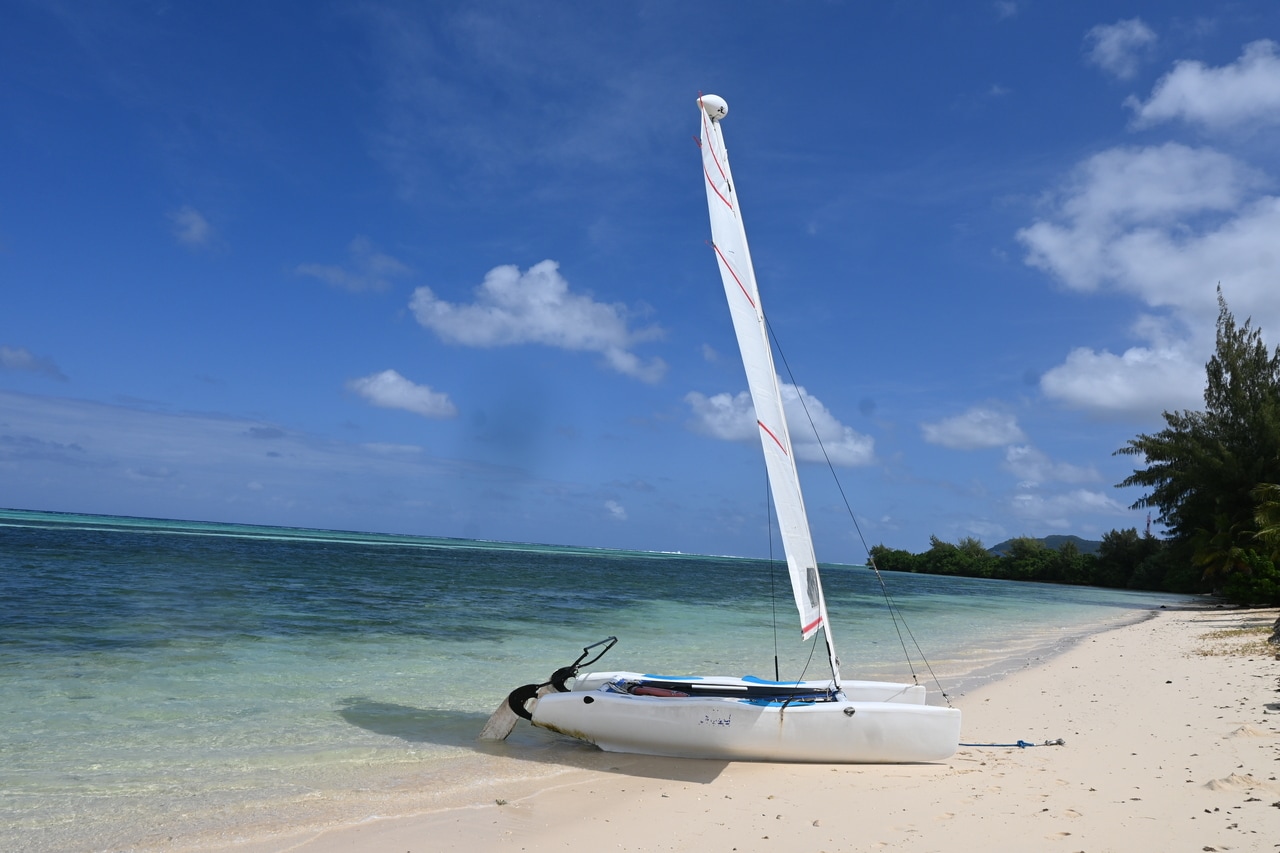 （小型の）カタマランでプチクルージングを。