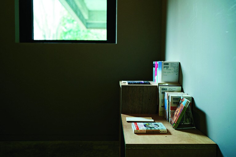 【箱根本箱】2階のツインルーム。テラスにはハンモックも用意。Photo: Kiyoko Eto