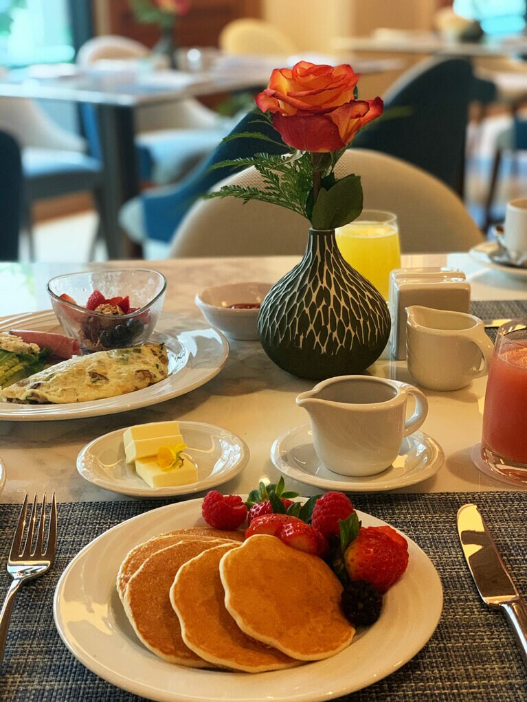 やっぱり食べたいパンケーキ。小さめに焼いてもらい夢のようなお皿に(笑)。