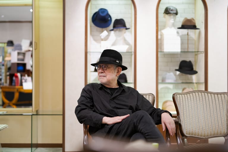 「センセイはどんな帽子もお似合いです」と柳さん。