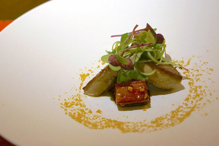  「竹富芋のローストとフォアグラのサラダ仕立て」。