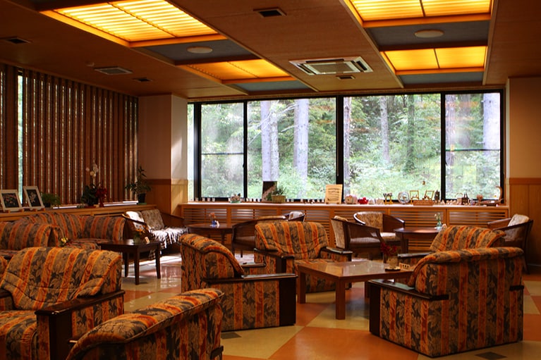 泡の湯旅館［長野／白骨温泉］2階ラウンジ。