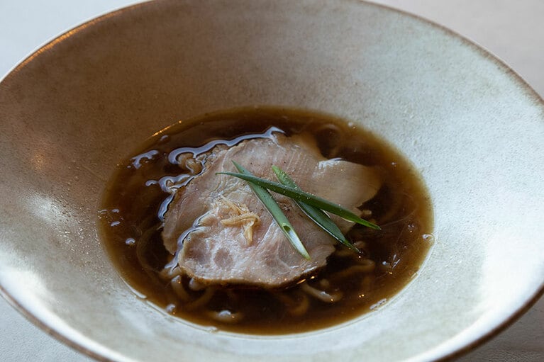 自家製手打ち麺をつかった締めの料理。