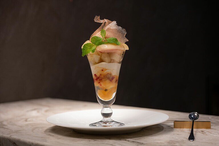 「桃のパフェ」。