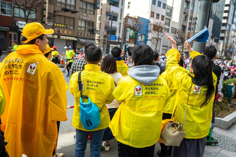 今回は11カ所でTeam DMHC応援団がランナーに声援を送った。©東京マラソン財団