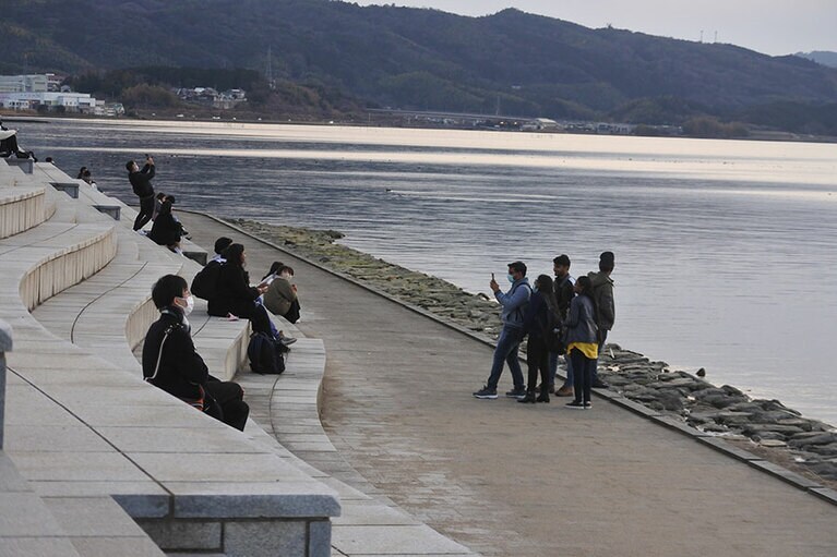 撮影スポットとして人気の宍道湖夕日スポットとるぱ。