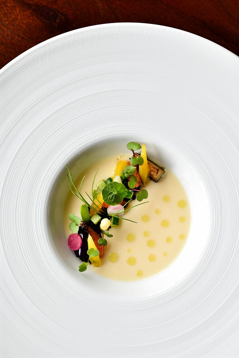 夏畑の情景に地場産の野菜を盛り込んだフラン仕立て。