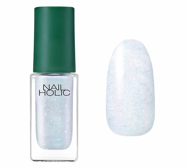 WT058“スノーフレーク”。雪の結晶のような輝きのホワイト。しんとした冷たい空気を思わせる。