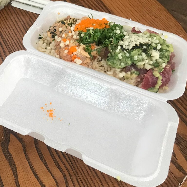 コールドジンジャーアヒポケボウル（ラージ）16.99ドル。