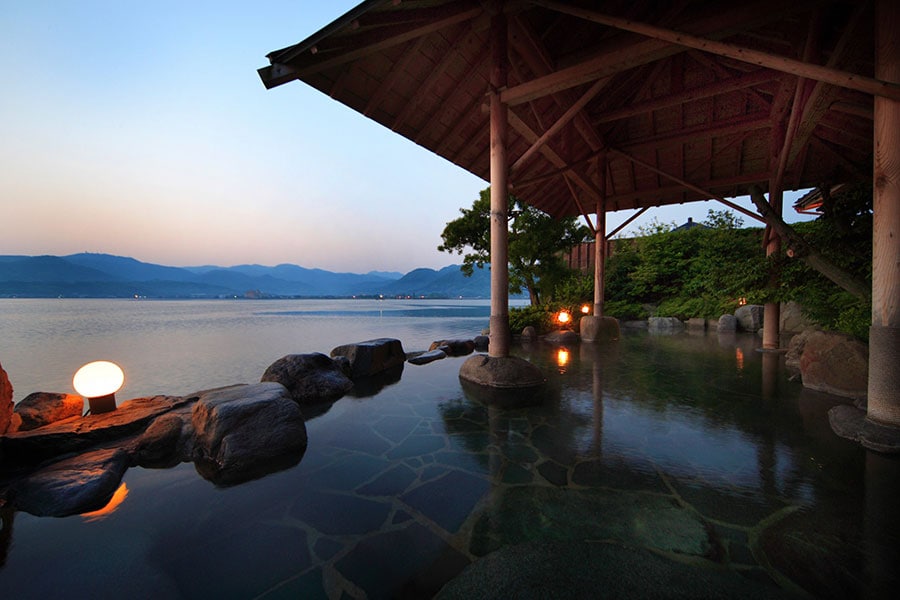 【鳥取県】はわい温泉 湖を望む露天風呂。
